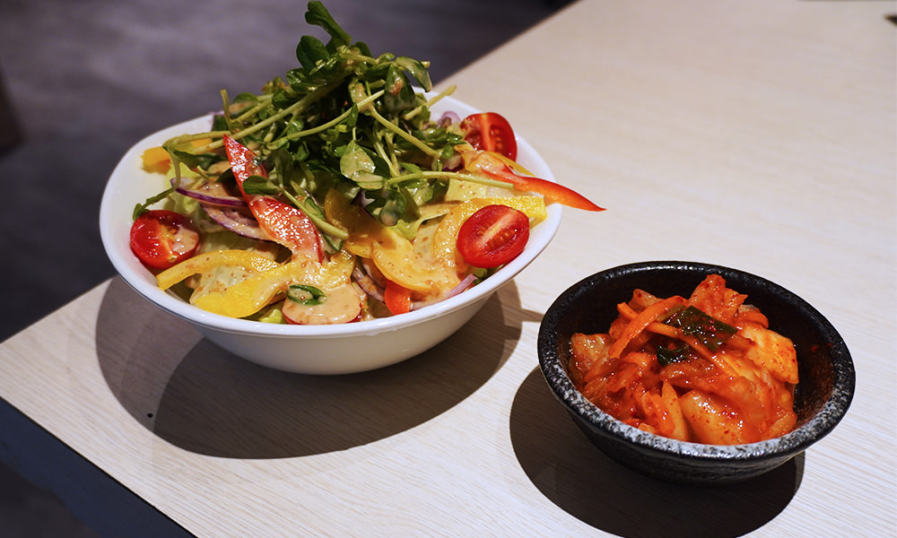 沙拉和韓式泡菜