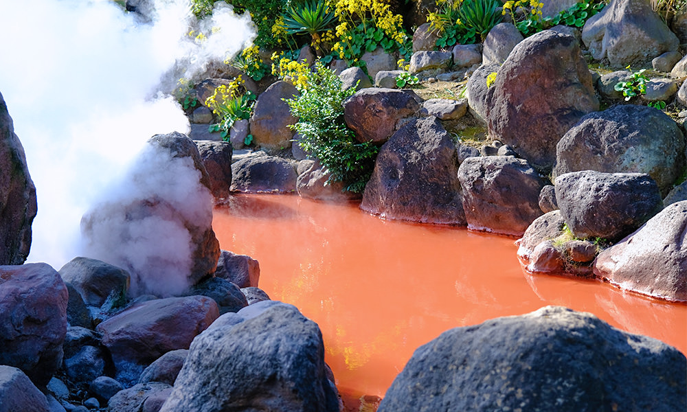海地獄內的紅色溫泉池