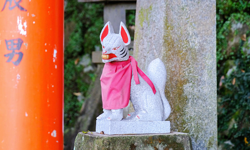稻荷神社狐狸雕像