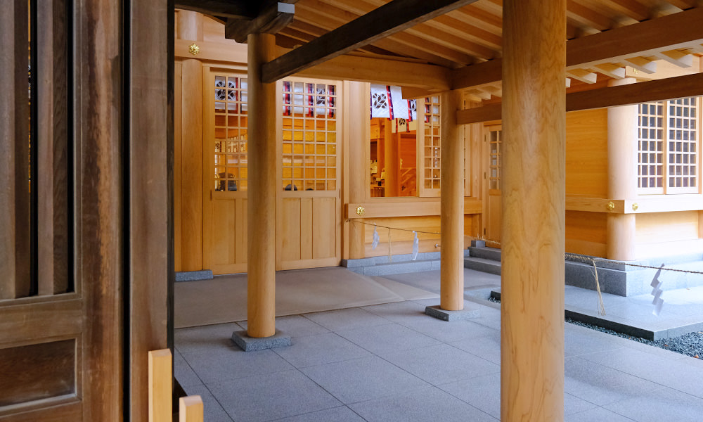 地震後再建的阿蘇神社拜殿