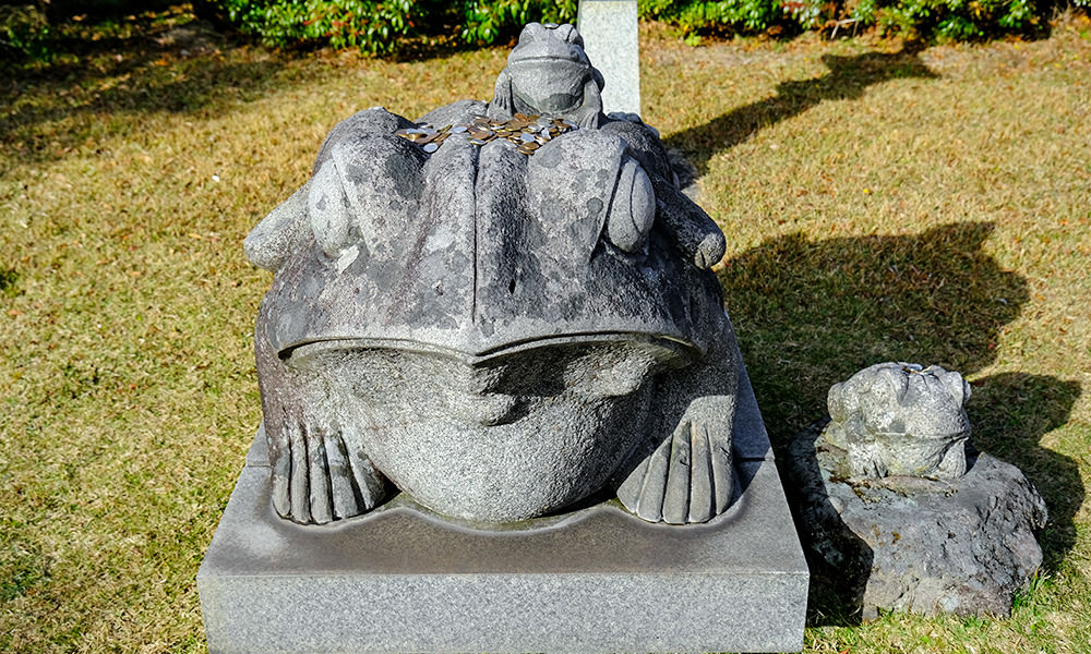 鶴見岳 神社大青蛙