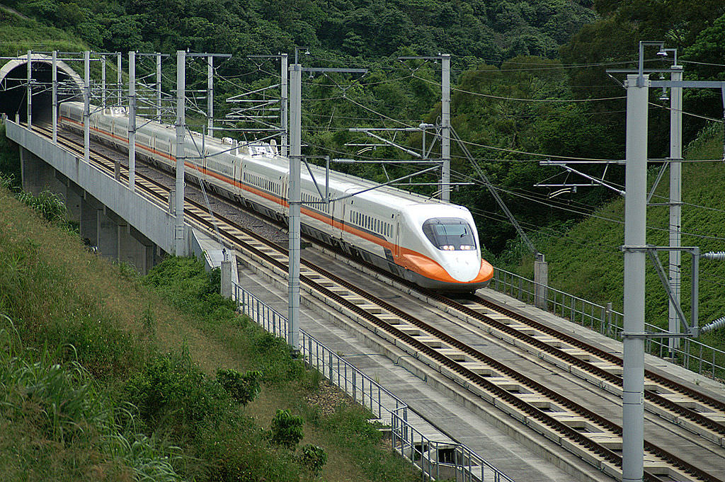 搭高鐵前往台北
