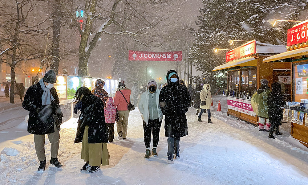 札幌雪祭人行道
