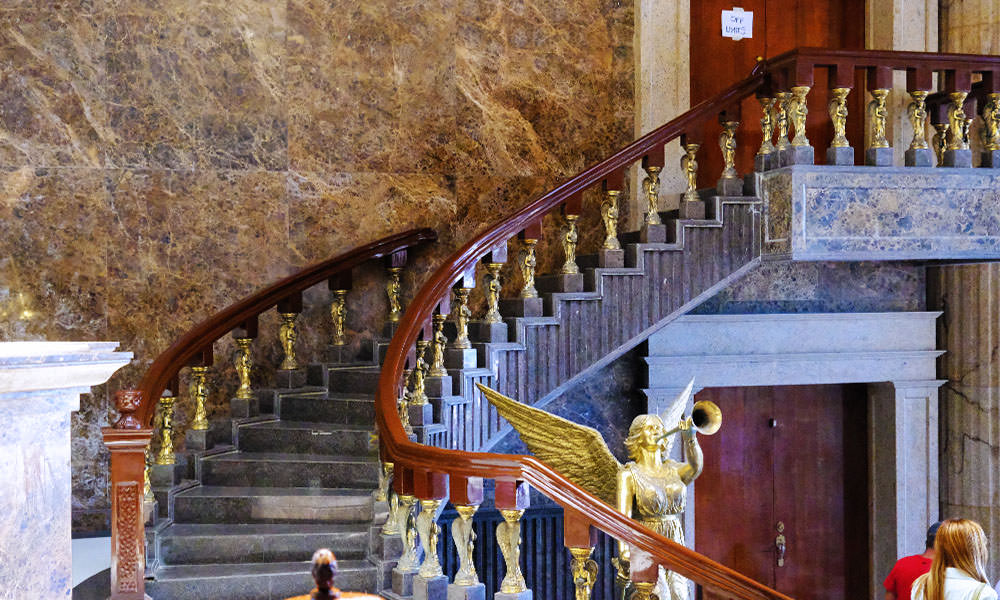 通往莉亞神殿二樓的樓梯