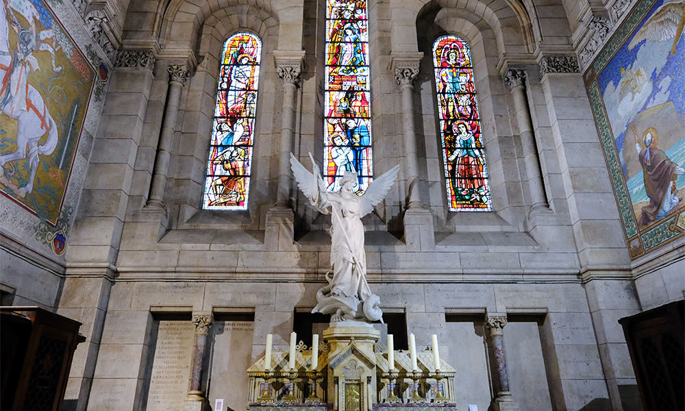 聖心堂雕像