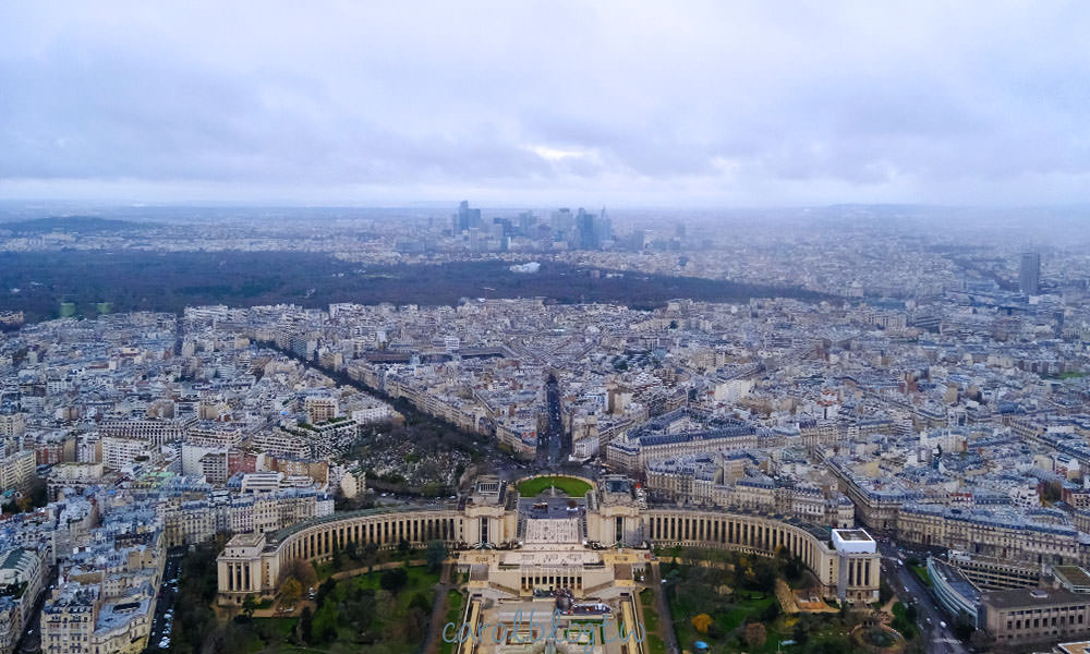 艾菲爾鐵塔頂樓眺望巴黎