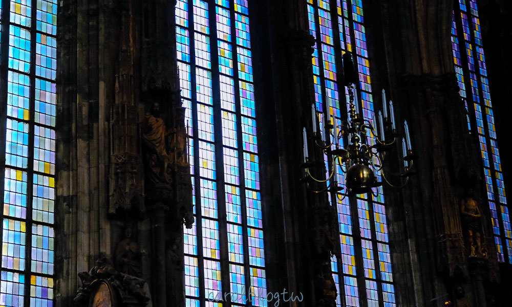 聖斯德望主教座堂彩繪玻璃